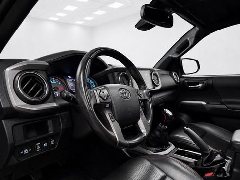 Used 2018 Toyota Tacoma TRD Pro AWD/4WD image 18