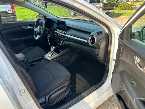 Used 2019 Kia Forte LXS FWD image 10