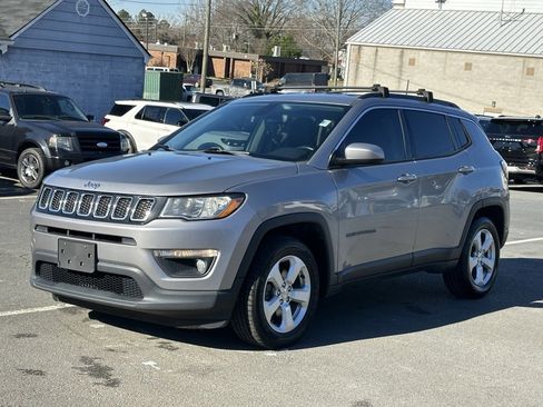 Used 2020 Jeep Compass Latitude image 2