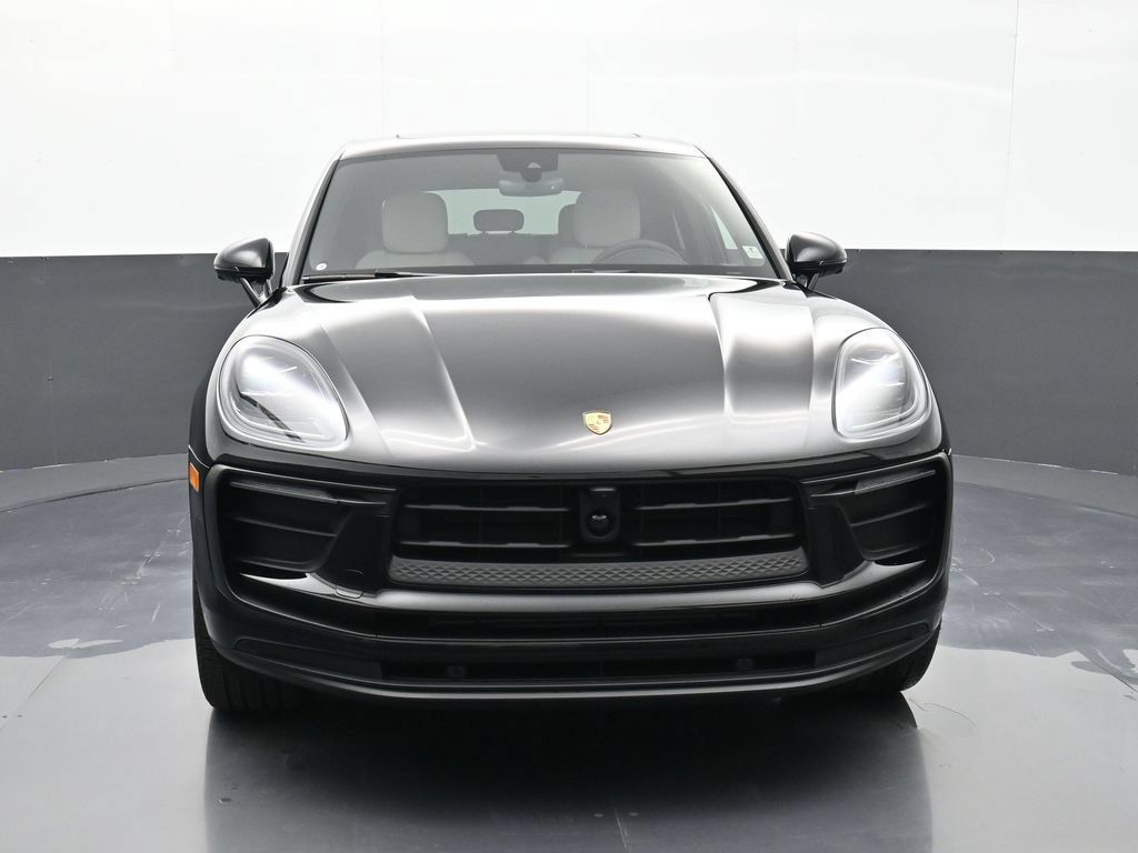 Certified 2026 Porsche Macan AWD/4WD image 34