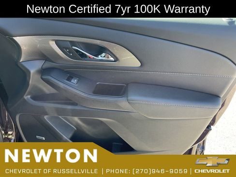 Used 2023 Chevrolet Traverse Premier AWD/4WD image 32