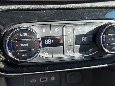 Used 2023 Buick Encore GX Select image 19