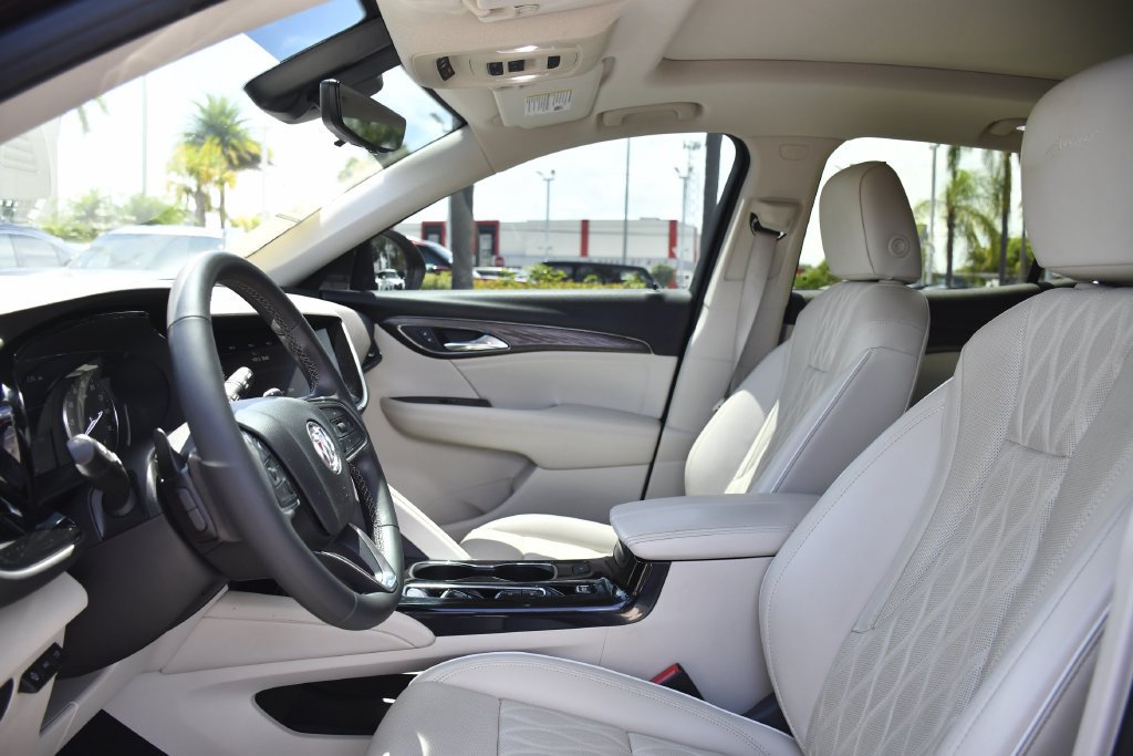 Used 2022 Buick Envision Avenir w/ Technology Package II FWD image 20
