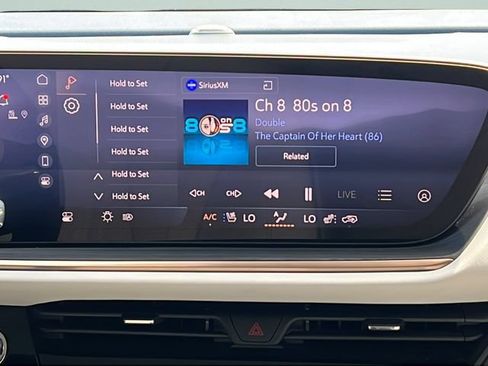 Used 2025 Buick Envision Avenir AWD/4WD image 14