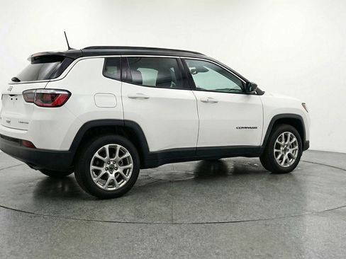 Used 2025 Jeep Compass Limited image 9