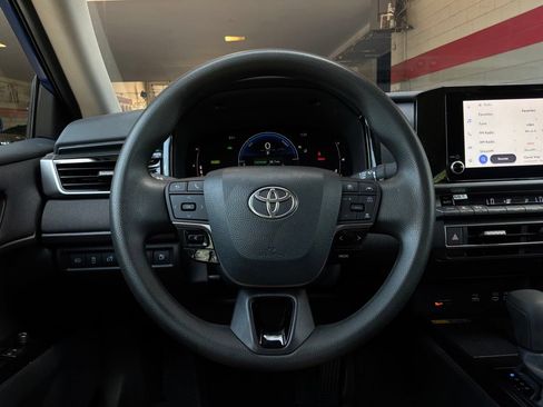 Used 2025 Toyota Camry LE FWD image 31