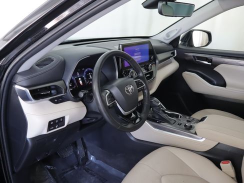 Used 2023 Toyota Highlander Limited image 11