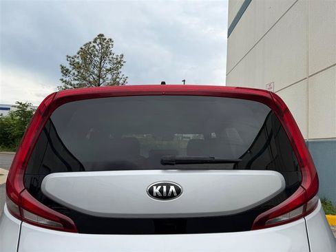 Used 2020 Kia Soul S FWD image 23