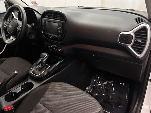 Used 2020 Kia Soul LX FWD image 18