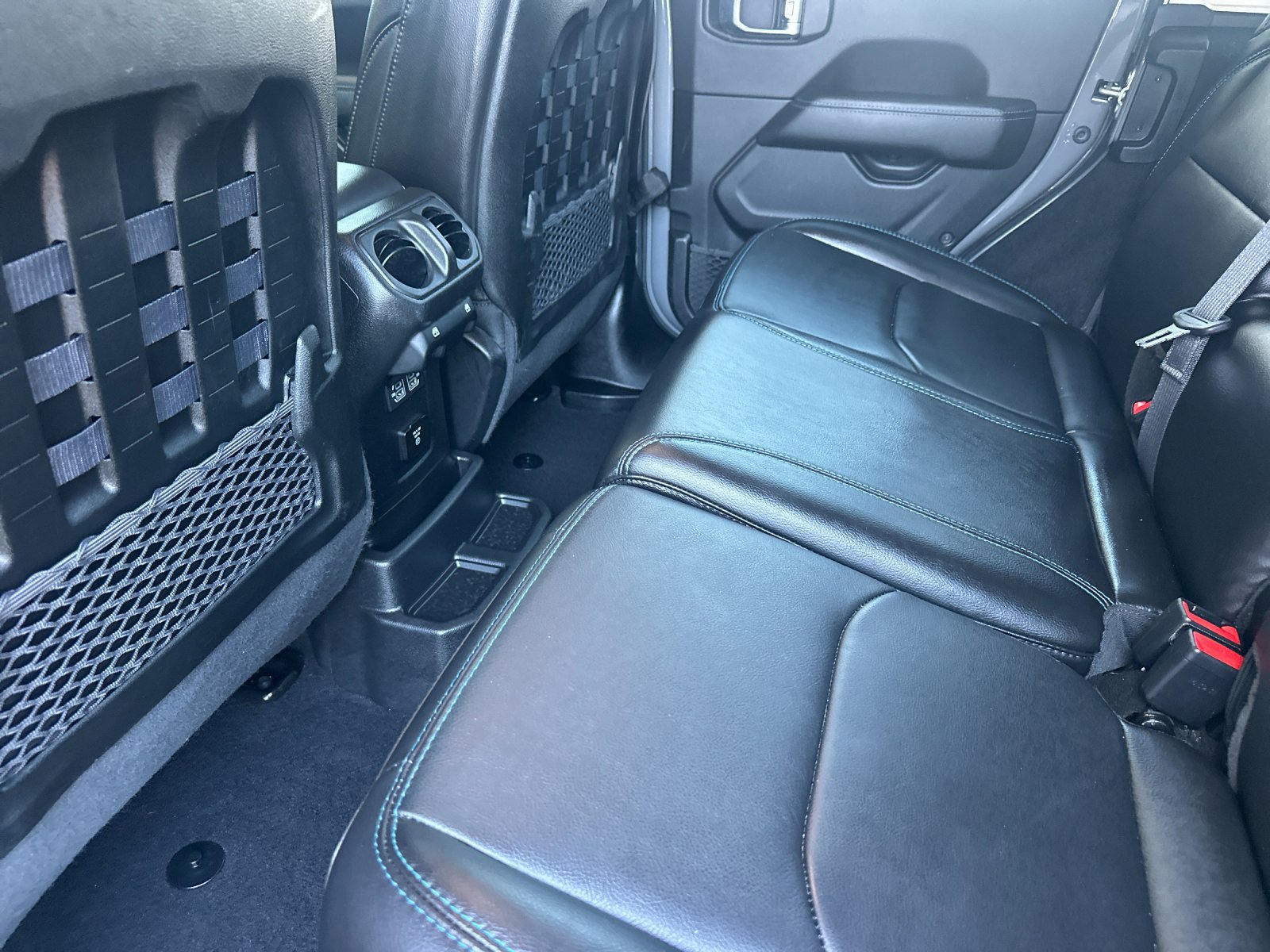 Used 2023 Jeep Wrangler Unlimited Rubicon 4xe AWD/4WD image 14