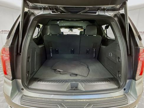 Used 2025 Chevrolet Suburban LT RWD image 29
