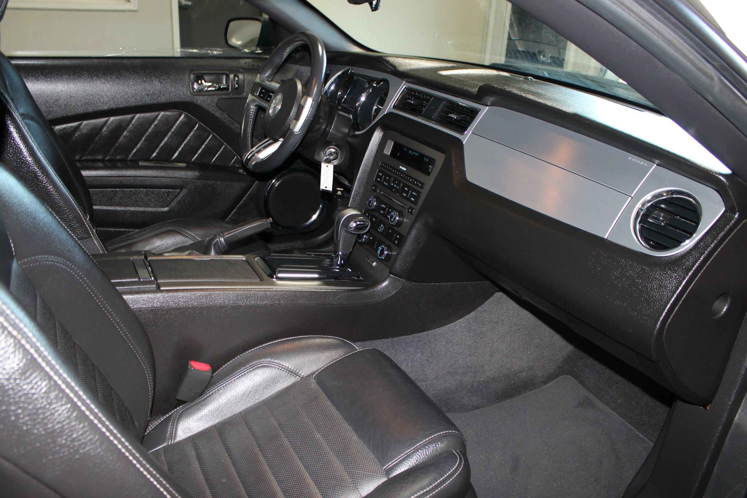 Used 2010 Ford Mustang Coupe RWD image 24