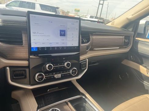 Used 2022 Ford Expedition Max Limited image 20