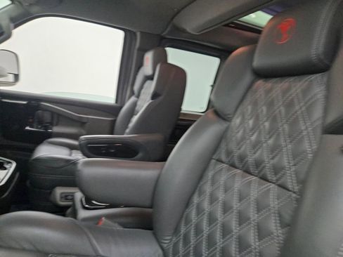 Used 2023 GMC Savana 2500 image 17