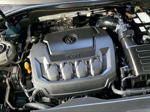 Used 2019 Volkswagen Tiguan SE w/ Panoramic Sunroof Package image 32