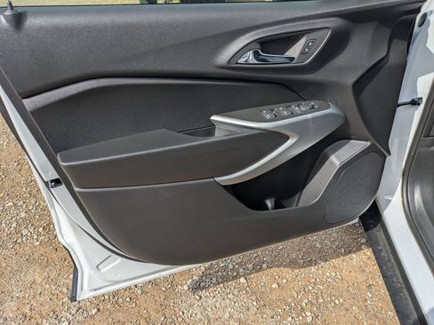 New 2026 Chevrolet Trax RS w/ Sunroof Package FWD image 8