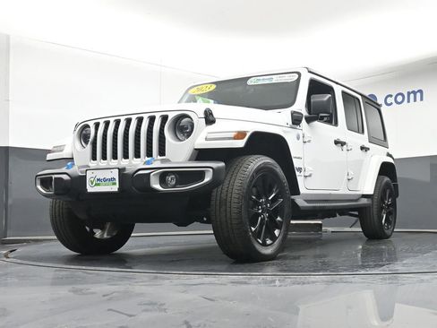 Used 2023 Jeep Wrangler Unlimited Sahara w/ Cold Weather Group AWD/4WD image 7