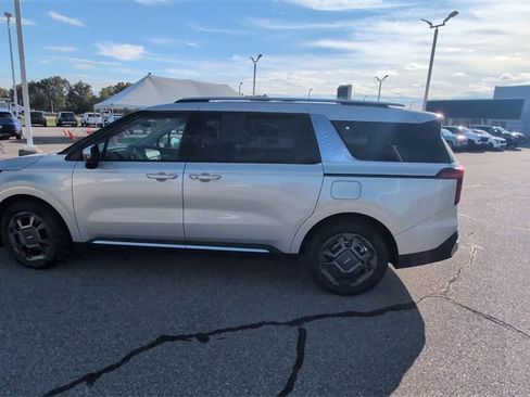 Used 2025 Kia Carnival SX image 6