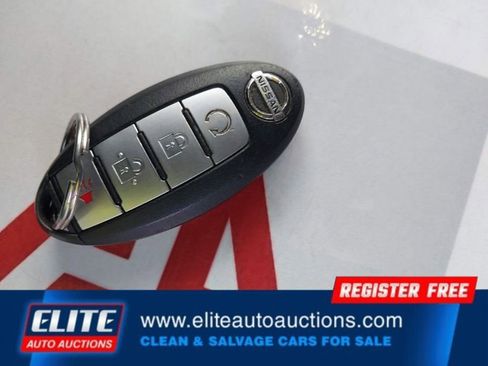 Used 2016 Nissan Pathfinder SV image 21