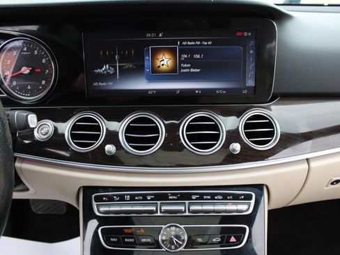 Used 2017 Mercedes-Benz E 300 image 24