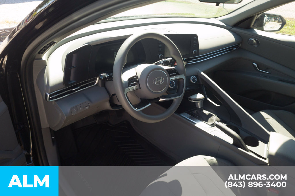 Certified 2026 Hyundai Elantra SE w/ Cargo Package FWD image 5