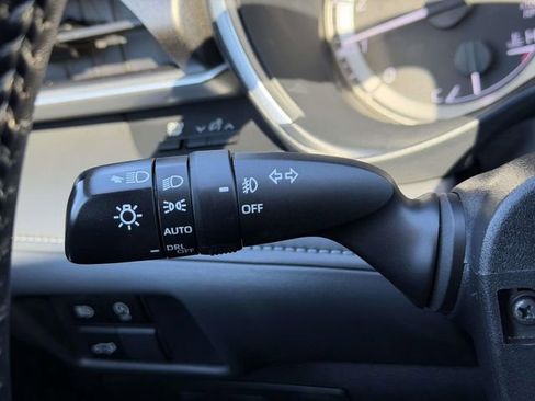 Used 2023 Toyota Highlander XLE image 24