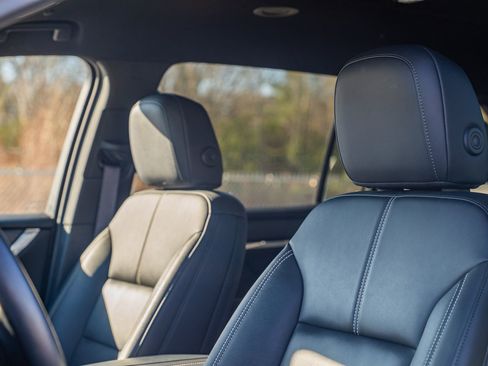 Used 2024 GMC Acadia Elevation image 23