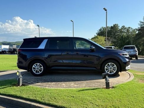 Used 2023 Kia Carnival LX w/ Paint Protection Package FWD image 8