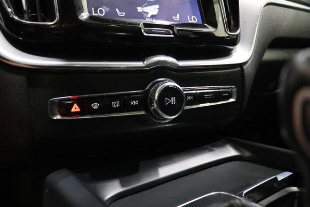 Used 2018 Volvo XC60 T5 Momentum w/ Vision Package AWD/4WD image 25
