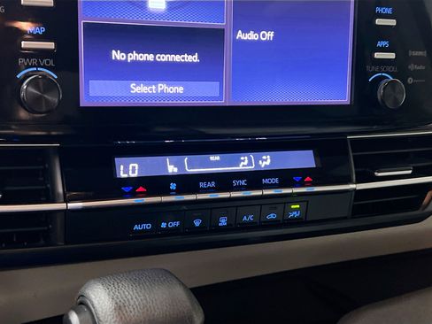 Used 2021 Toyota Sienna LE image 27