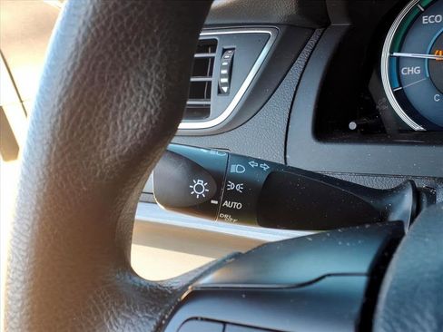 Used 2016 Toyota Camry LE image 21