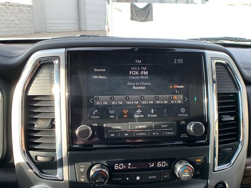 Used 2020 Nissan Titan SL w/ Moonroof Package image 16