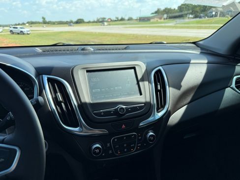 Used 2018 Chevrolet Equinox LT image 16