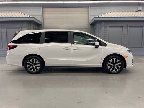Used 2025 Honda Odyssey EX-L image 8