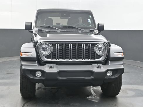 Used 2025 Jeep Wrangler Unlimited Sport AWD/4WD image 3