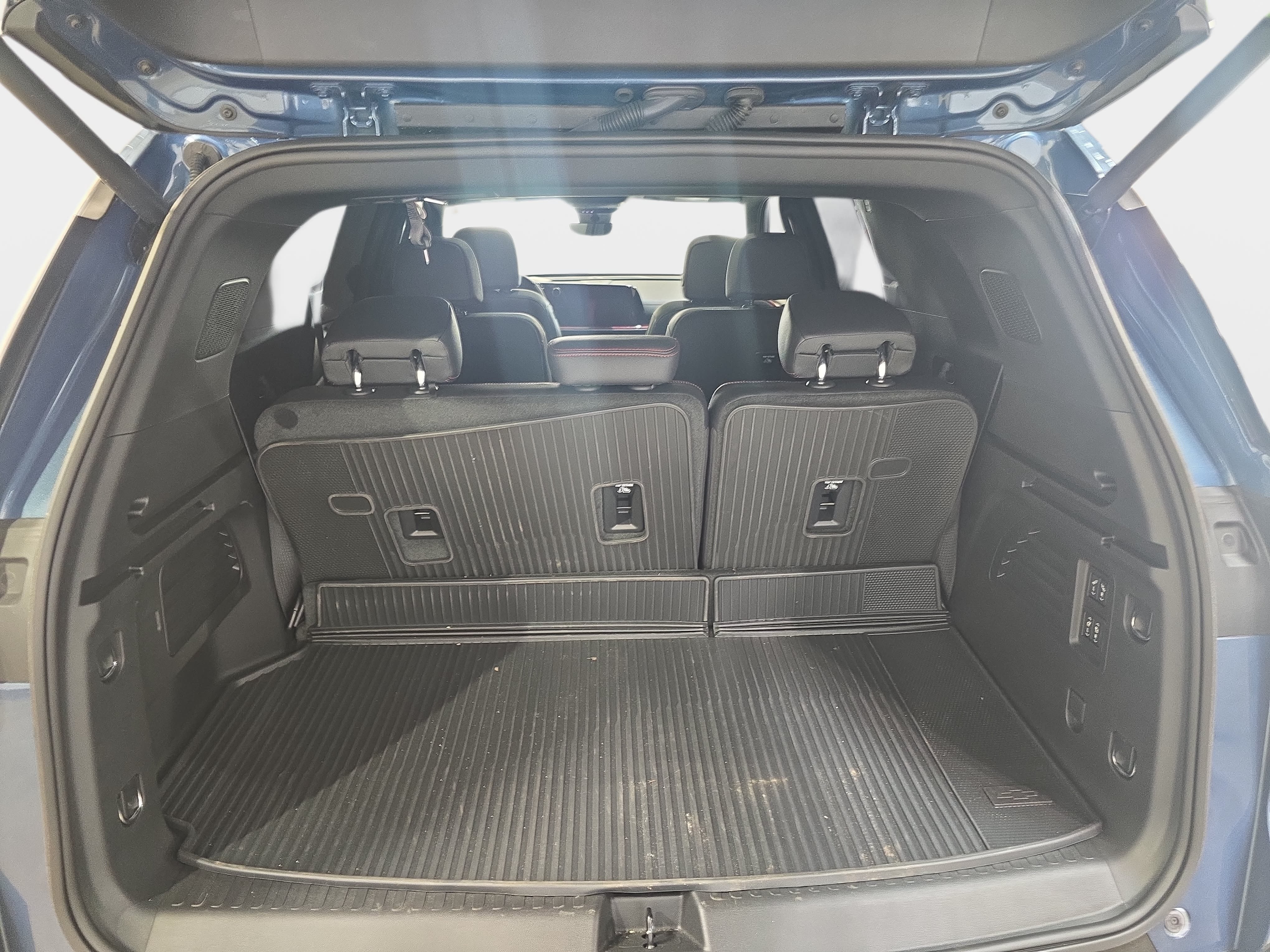 Used 2026 Chevrolet Traverse RS w/ LPO, Floor Liner Package FWD image 28