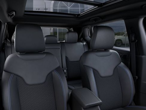 New 2025 Jeep Compass Latitude w/ Sun & Sound Group AWD/4WD image 27