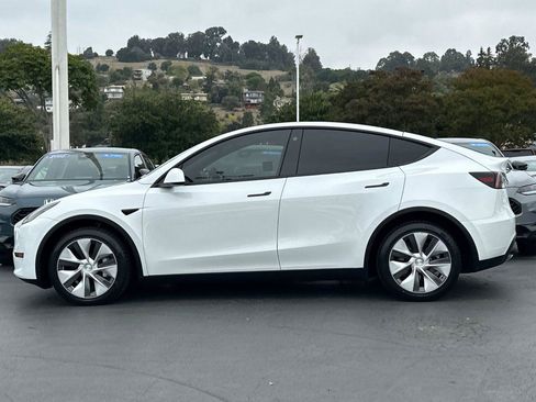 Used 2023 Tesla Model Y Long Range image 6