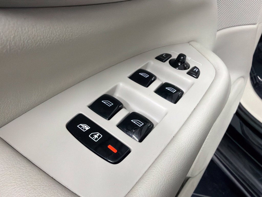 Used 2023 Volvo XC90 B6 Plus AWD/4WD image 21