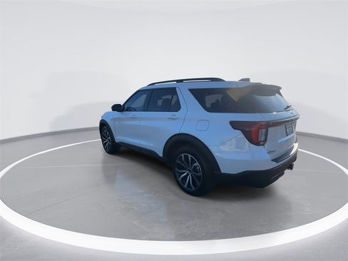 Used 2025 Ford Explorer ST-Line image 6