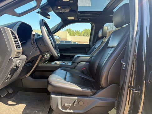Used 2020 Ford Expedition XLT w/ Equipment Group 202A AWD/4WD image 16