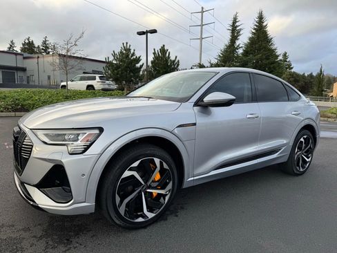 Used 2022 Audi e-tron Premium Plus w/ Premium Plus Package image 5