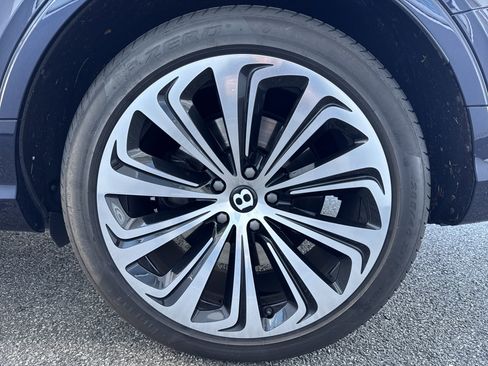 Used 2022 Bentley Bentayga image 30