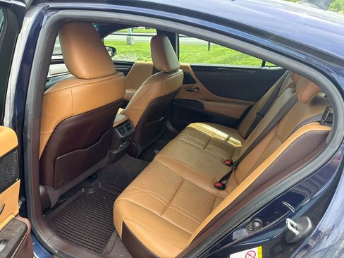 Used 2019 Lexus ES 350 w/ Accessory Package FWD image 4