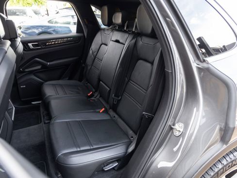 Certified 2019 Porsche Cayenne image 32