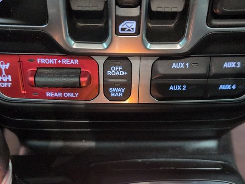 Used 2023 Jeep Wrangler Unlimited Rubicon w/ Dual Top Group AWD/4WD image 15