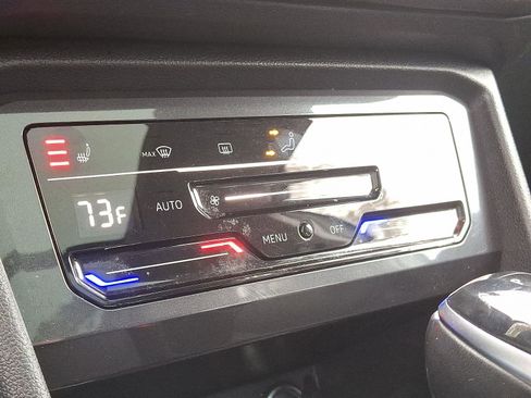 Used 2022 Volkswagen Tiguan SE w/ Panoramic Sunroof Package image 16