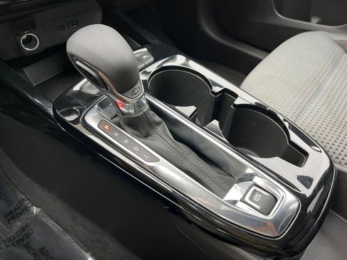 Used 2025 Chevrolet Trax LT w/ LT Convenience Package image 41