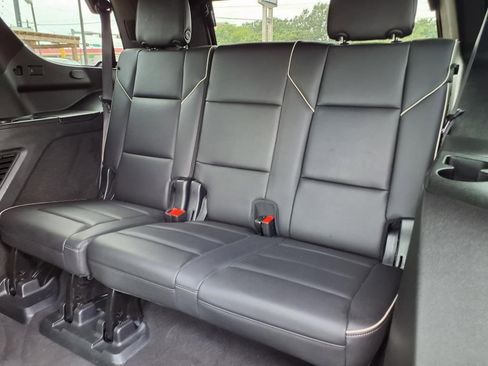 Used 2023 Cadillac Escalade Premium Luxury image 11