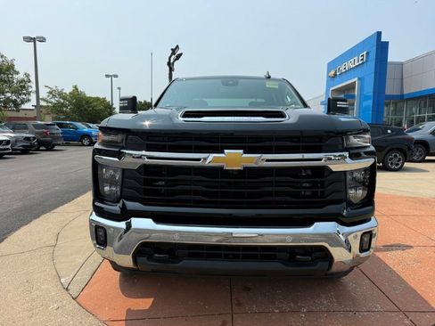 Used 2025 Chevrolet Silverado 2500 LT w/ Safety Package AWD/4WD image 2